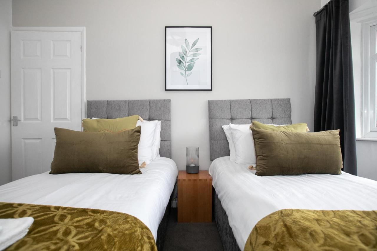 Ludlow Drive 3 Bed Contractor Family Town House In